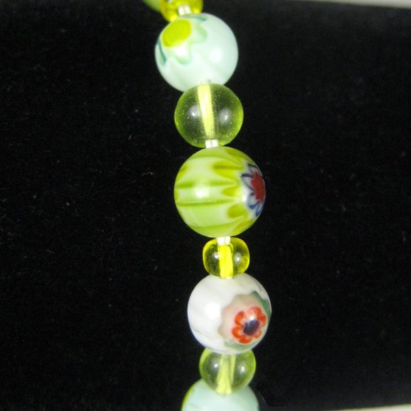 Green Glass Beaded Bracelet 8.75 In Goldtone Jewelry Millefiori Delicate - Picture 6 of 7